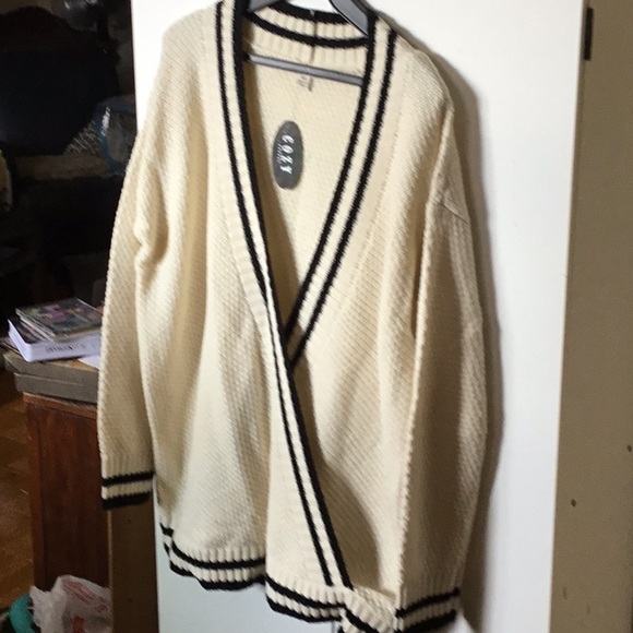 Cozy Casual Sweaters - BNWT Old Navy Sweater